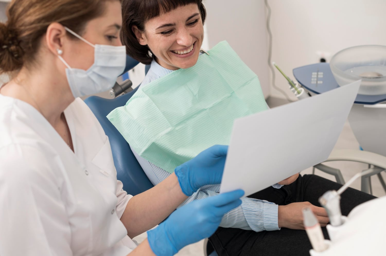 Crowns vs. Veneers: How to Make the Right Choice for Your Teeth
